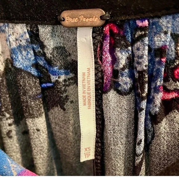 Free People Meadow Lark Blouse| EUC XS - Picture 9 of 10